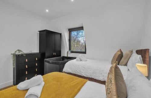 2 Bedroom Flat By Key Light Properties Short Lets & Serviced accommodation two minutes walk from Canada Water Station - Great for Contractors, Group and Family - Foto 43