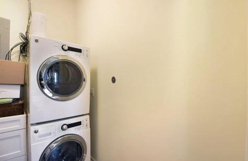 The Pink House - Bask in Style Steps from the Convention Center - Foto 12