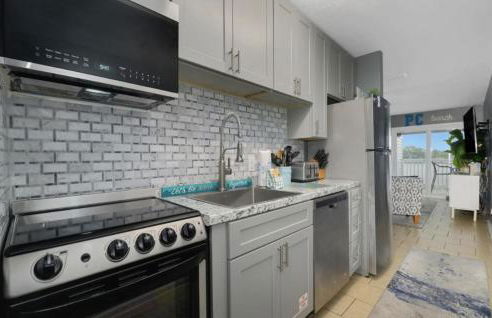 Susie Q's Beach Retreat by Sand Seeker Vacations - Photo 8