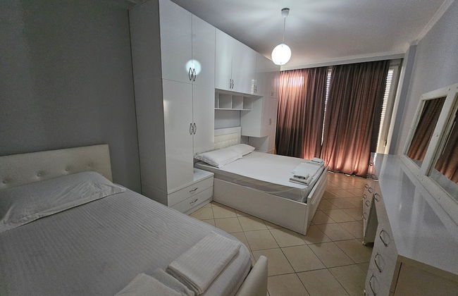 Sea View 1-bed Apartment in Vlore - Photo 5