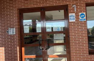 Enjoy the sun and pool in this fabulous apartment - Foto 9