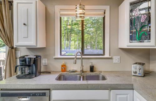 Experience Four Seasons in the Poconos - hot tub, lakeview - Foto 23