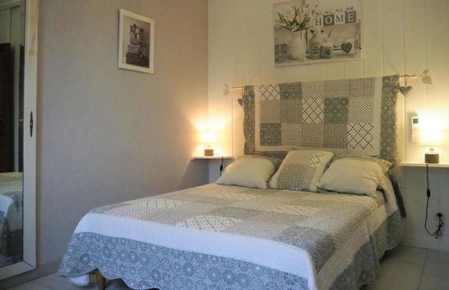 Holiday Cottage With Private Terrace, Bellegarde - Foto 7