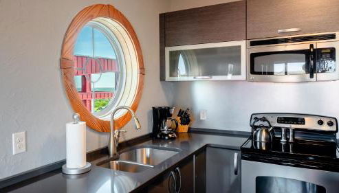 Rodanthe Pier - 2-Bedroom, 2-Bathroom Suite at REAL Watersports - Foto 5, stove, dishwasher, toaster