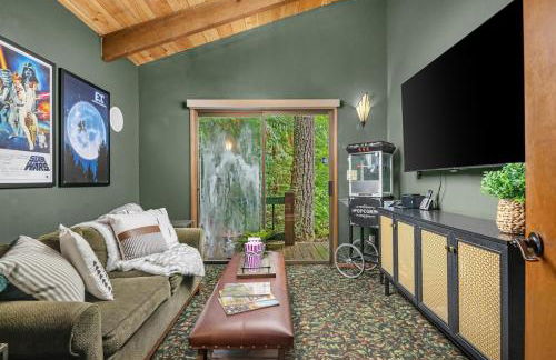 ZigZag Basecamp · Cozy Cabin Perfect for Nature Escapes w/ Hot Tub - Photo 10