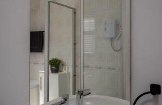 Comfy 3-Bed, Sleeps 5 & Parking - Foto 10