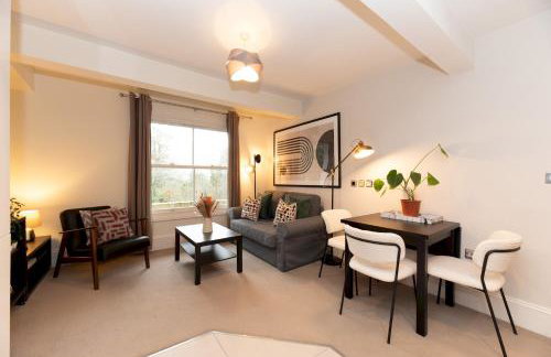 Stunning 1 BR Surbiton with views, near station - Pass the Keys - Foto 1