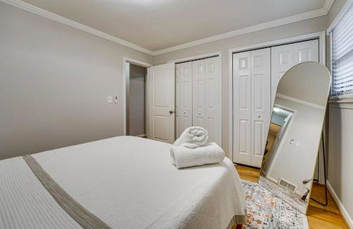 Fire Pit and Yard Family Home in Farmington Hills! - Foto 14