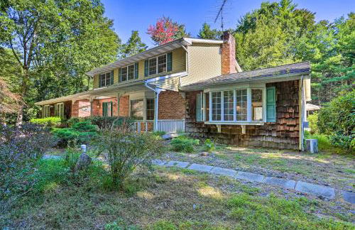 Charming Saylorsburg Retreat with Game Room and Patio! - Foto 41