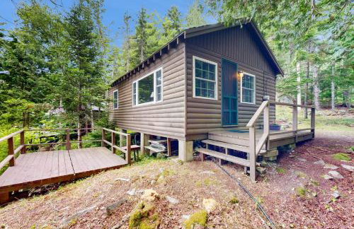 Lake-View Escape! Easy Access to Camden and Belfast - Foto 14