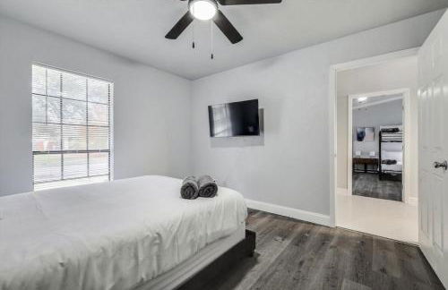 Luxurious 5BR 2BA Holiday Home with Pool, Grill, Sauna & Game Room - Foto 14