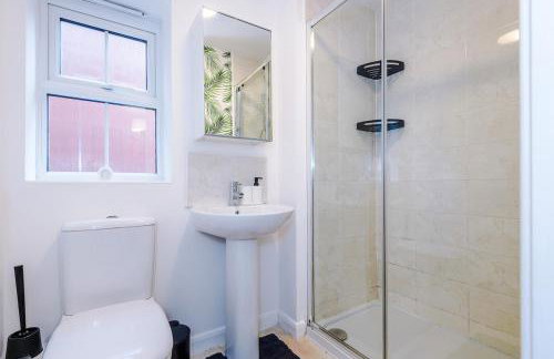 NEW! Presented by LTJ Prime Key Properties, Driveway Parking, Free WiFi - Foto 19