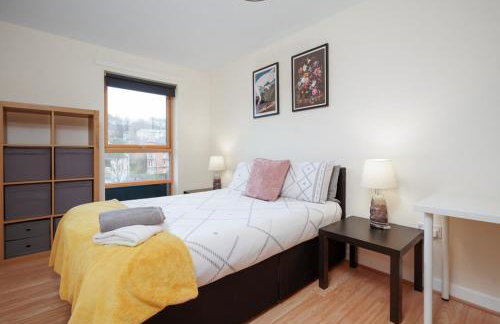2BR Apartment with Parking Near Southside and Queens Park - Foto 3
