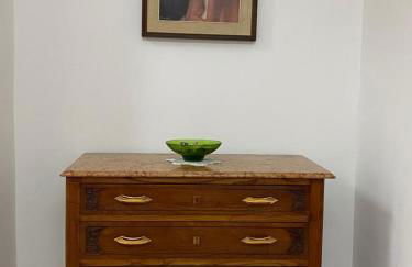 Golden House - Photo 9