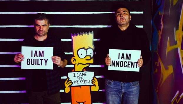 Un colpevole e un innocente vicino a Bart Simpson
