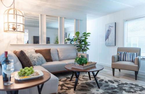 Stylish and Spotless Beach Getaway - Foto 9