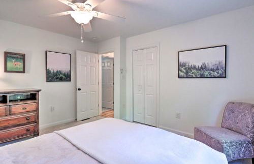 2 Mi to Sapphire Resort Home with Hot Tub and Games! - Foto 21