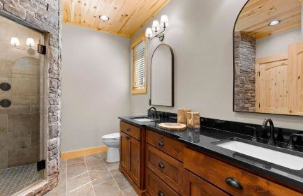 Black Bear & Blue Heron by Avantstay 2 Lakefront Homes, Sleeps 43 Pool, Dock, Theater - Foto 96