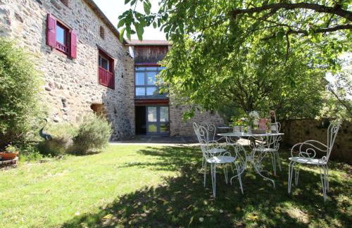 Gîte 4 étoiles au cœur de l’Auvergne avec terrasse, jardin clos et équipements pour enfants - FR-1-582-476 - Foto 1