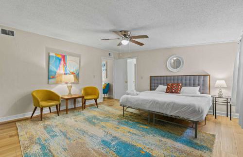 The Mid-Century Hub Close to Everything - Photo 2