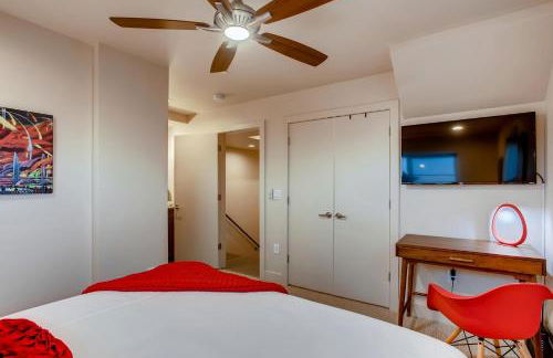 Elegant Townhome Near Old Town, Breweries and River! - Foto 48