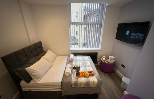 Luxury 6-Bed House - 6 En Suite- Jaquzzi Baths - Private Parking - Suitable for contractors - Foto 54