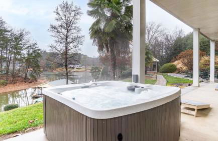 Lakefront 6bdr, Priv Dock, Game Room, Firepit Jake's Lake House by Avantstay - Foto 122