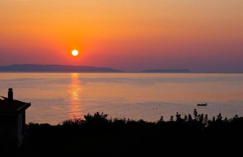 Elena's Family Apartments - Photo 16