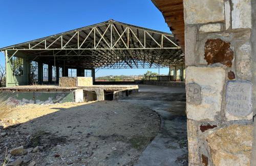 Hilltop Bunkhouse, Historic Silver Spur Dance Hall - Foto 16