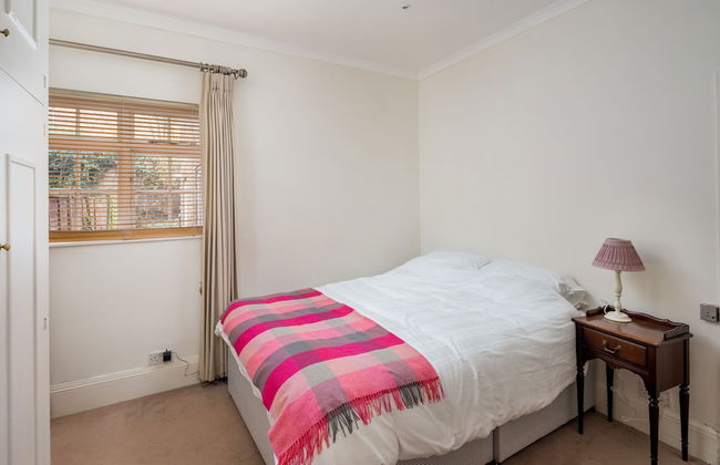 JOIVY Homely 2 Bed Riverside Flat with Patio in Hammersmith - Foto 5