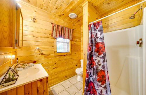 Scenic Oklahoma Studio Cabin on 80 Acres with Views! - Foto 17