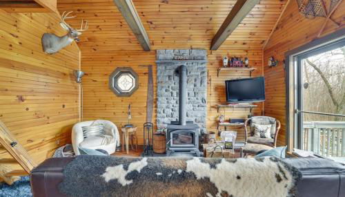 Deck and Forest Views Secluded Cresco Cabin! - Foto 4