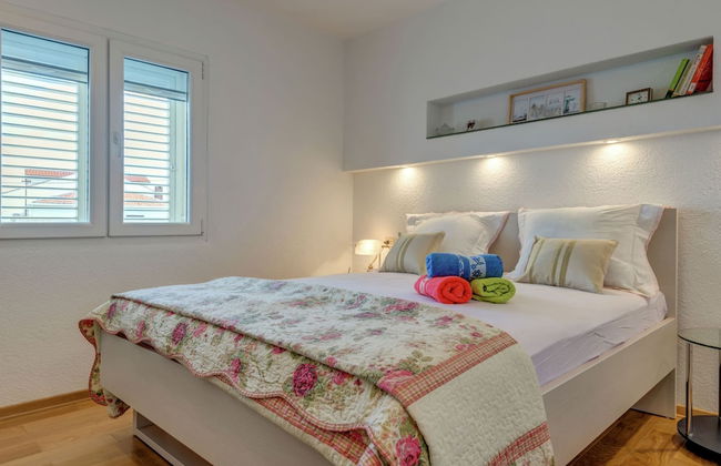 Luxurious Holiday Home in Arbanija with Hot Tub - Photo 6