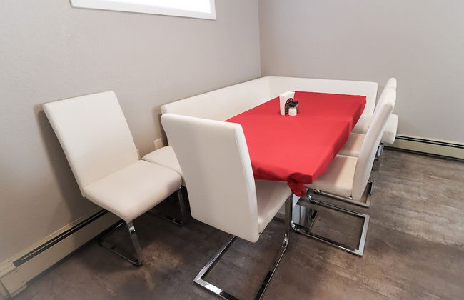 Downtown Granby Retreat & Spa - Photo 12