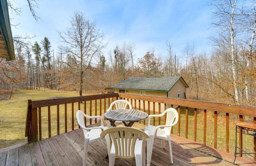 1 Mi to South Twin Lake Cabin with Deck in Trego! - Foto 25