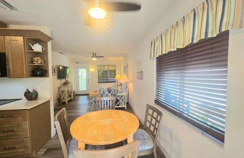 An Island Getaway at Palm Tree Villas - Photo 29