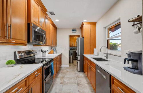 VacationSunwind Delray home! Water Front Pool Dock near Beach - Foto 15