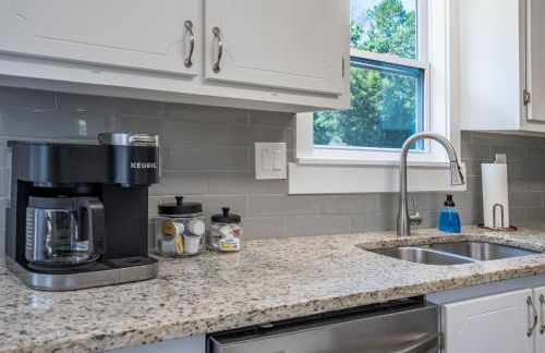 Disconnect From The City In This Outdoorsy Getaway - Foto 13