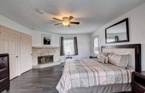 5 BR Mansion with Pool and non-heated Jacuzzi Games in Boynton Beach - Photo 48