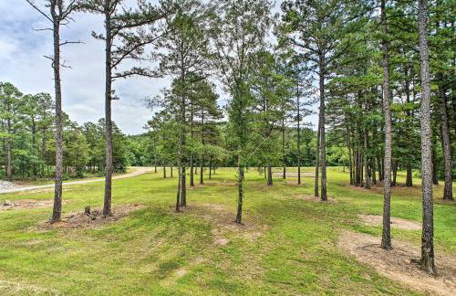 Updated Tuskahoma Cabin with Fire Pit and Deck! - Foto 28