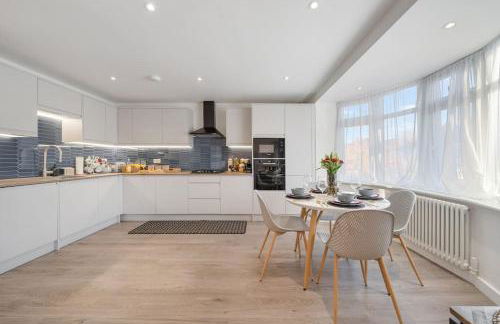 Newly Refurbished 2 Bed Flat - Photo 5