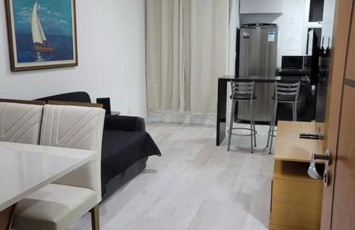 Flat recém-reformado e bem localizado - Foto 1