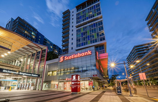 Charming Oasis Close to Airport & Downtown - Photo 42