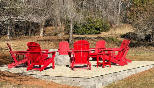 Family and Pet Friendly Retreat with Sauna, Firepit, Pond Views Near Route 151 Wineries - Foto 5