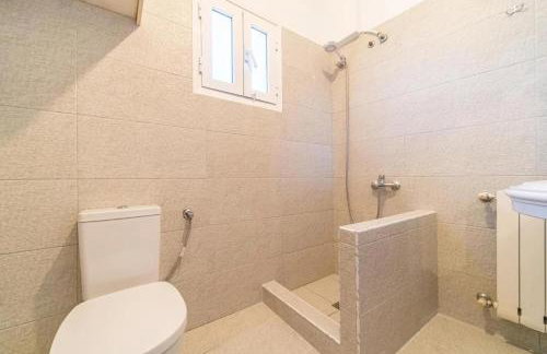 Kalemi House, Spacious 2BR Home with Garden near Ipsos and Dassia - Foto 14