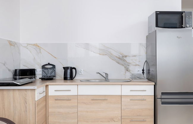 Air-conditioned Apartment by Renters - Photo 6