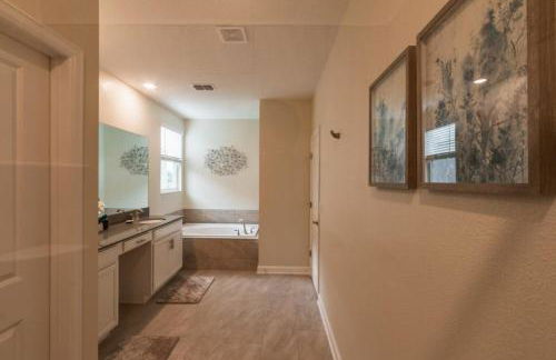 Beautiful and Spacious 5 Bed Pool Home home - Foto 16