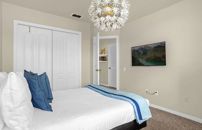 Spacious Home w Garden BBQ and Games at Golf Club - Photo 24