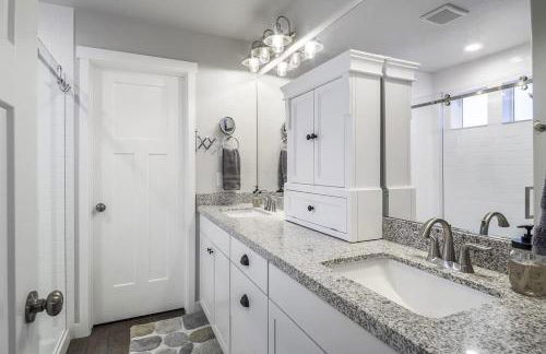 Beautiful 3 Bedroom Private home with easy access - Foto 16