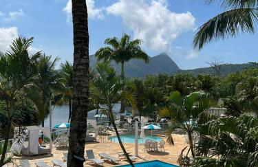 Apartamento com piscina a poucos passos da praia - Foto 19